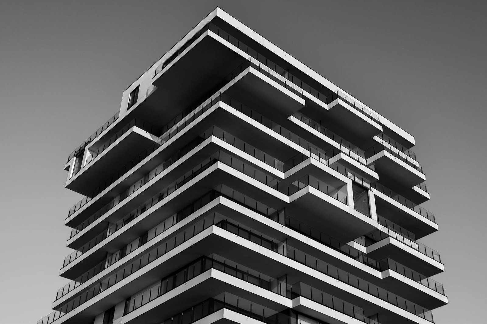 https://mattihomes.com/wp-content/uploads/2024/12/matti-showcase-building.jpeg